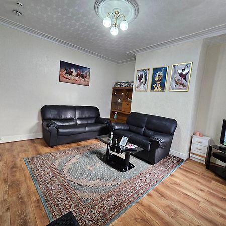 Spacious Two Bedroom House, Parking And Wifi 利兹 外观 照片