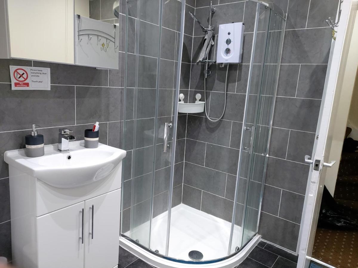 Spacious Two Bedroom House, Parking And Wifi 利兹 外观 照片