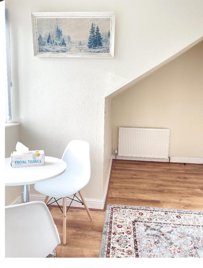 Spacious Two Bedroom House, Parking And Wifi 利兹 外观 照片