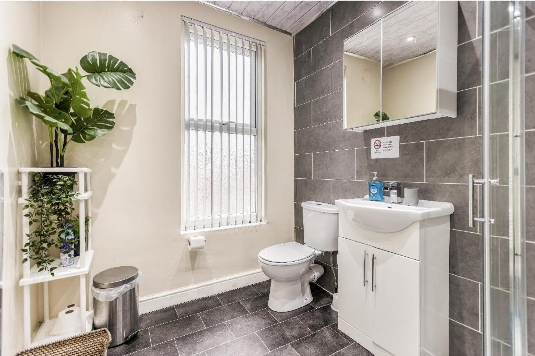 Spacious Two Bedroom House, Parking And Wifi 利兹 外观 照片