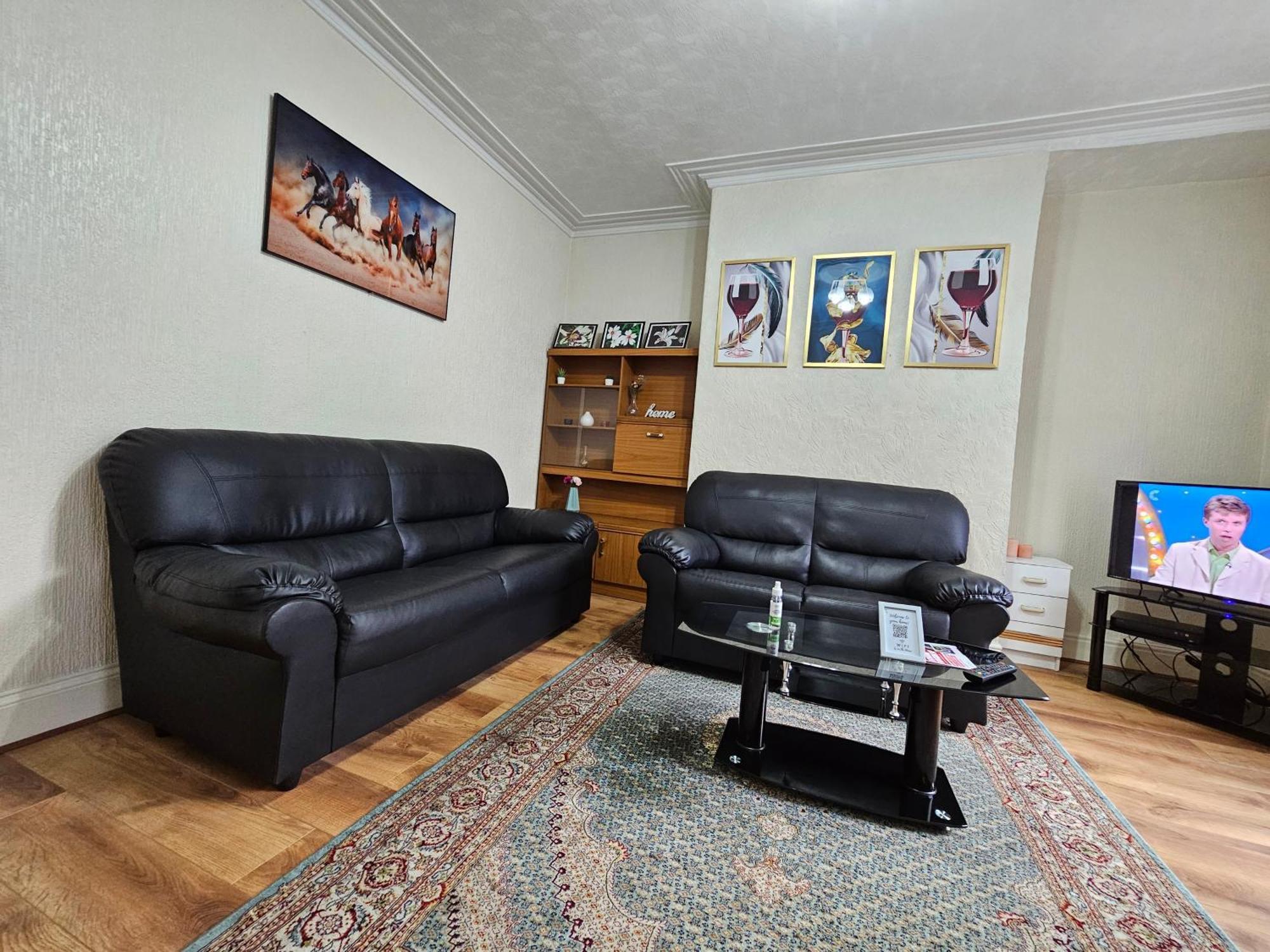 Spacious Two Bedroom House, Parking And Wifi 利兹 外观 照片